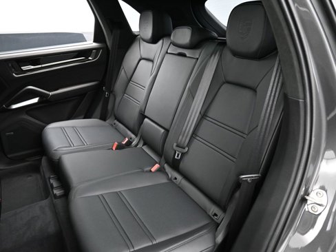 New 2025 Porsche Cayenne Turbo image 26