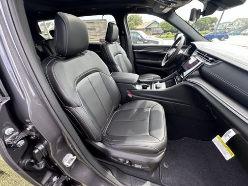 New 2025 Jeep Grand Cherokee L Limited w/ Luxury Tech Group II image 12