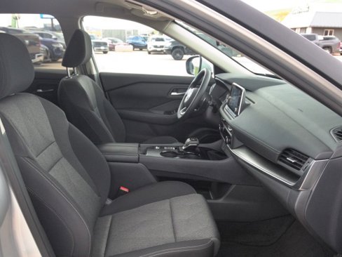 Used 2024 Nissan Rogue SV image 29