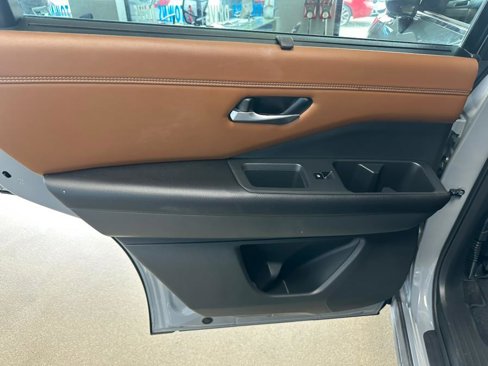 Used 2023 Nissan Pathfinder Platinum w/ Black Appearance Package image 27