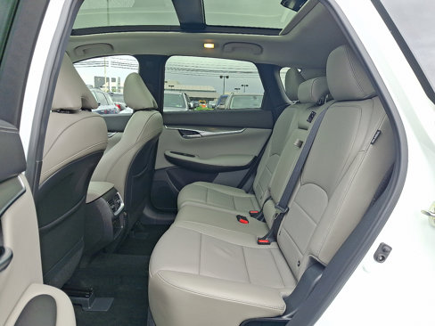 Certified 2024 INFINITI QX50 Luxe image 10