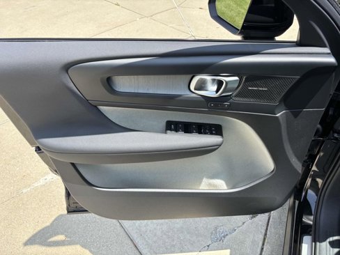 New 2026 Volvo XC40 B5 Ultra w/ Protection Package Premier image 11