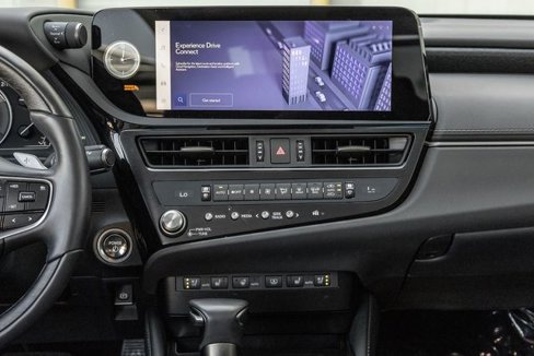 Used 2025 Lexus ES 300h w/ Luxury Package image 7
