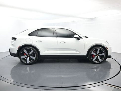 Certified 2025 Porsche Macan 4S Electric image 15