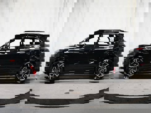 New 2025 Porsche Cayenne Turbo image 2