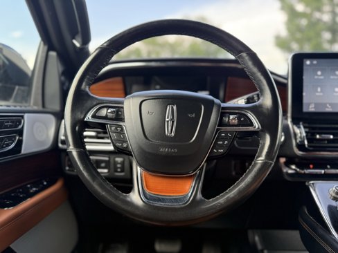 Used 2019 Lincoln Navigator Reserve image 38