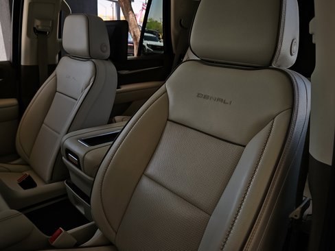 Used 2021 GMC Yukon Denali image 9