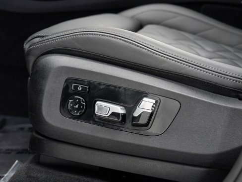 Used 2025 BMW X5 xDrive40i w/ M Sport Package image 11
