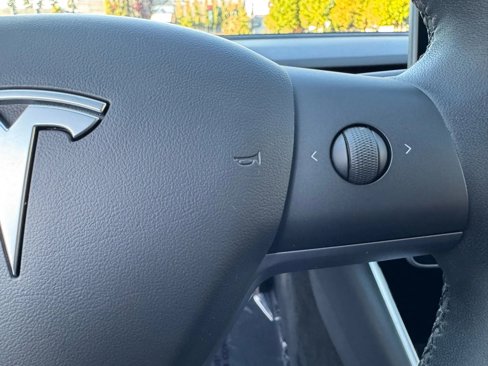 Used 2020 Tesla Model 3 Standard Range Plus image 31