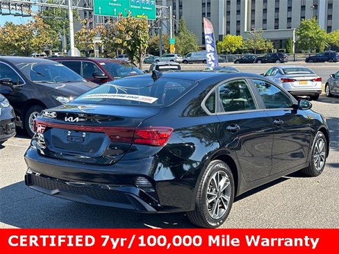 Used 2023 Kia Forte LXS image 2