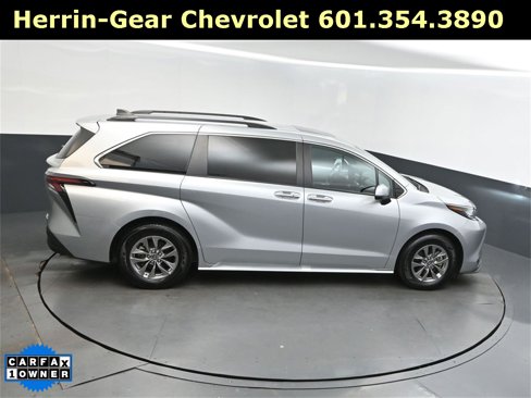 Used 2023 Toyota Sienna XLE image 34