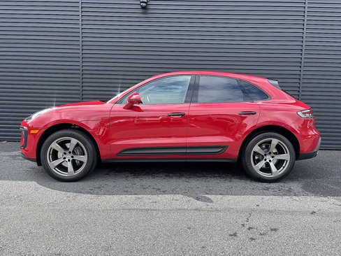 Used 2024 Porsche Macan image 2