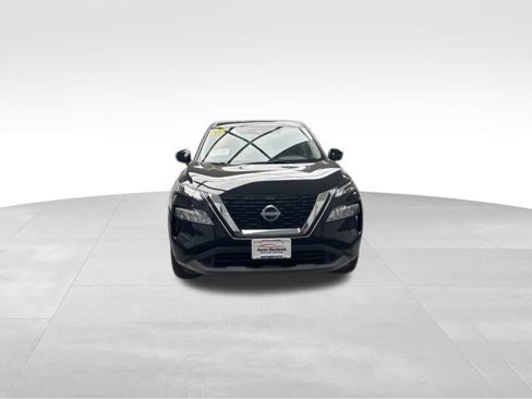 Used 2023 Nissan Rogue SV image 2