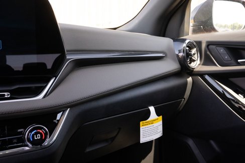 New 2026 Chevrolet Equinox LT w/ Convenience Package II image 33