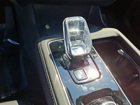 Certified 2025 Volvo XC90 B6 Plus image 14