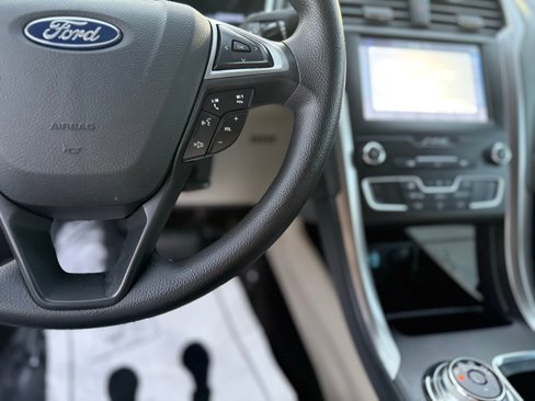 Used 2019 Ford Fusion SE image 23