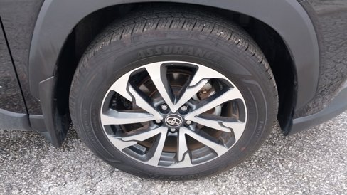 Used 2024 Toyota Corolla Cross XLE image 14