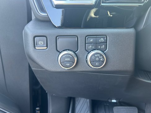 New 2026 GMC Sierra 1500 SLT image 28