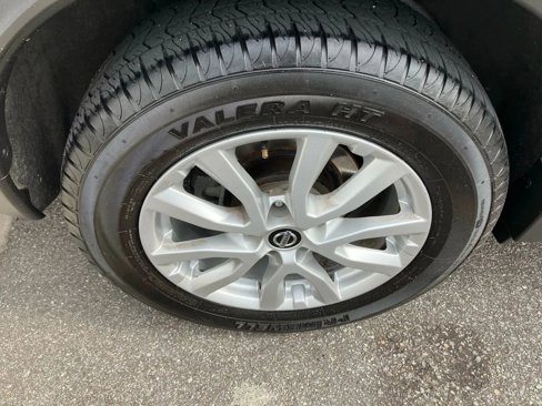Used 2020 Nissan Rogue SV image 24