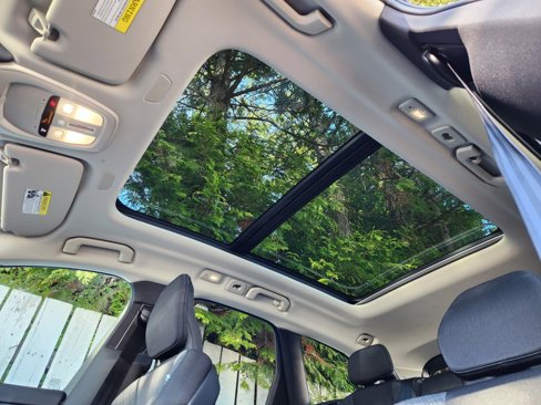 Used 2022 Volvo XC60 B5 Momentum image 2