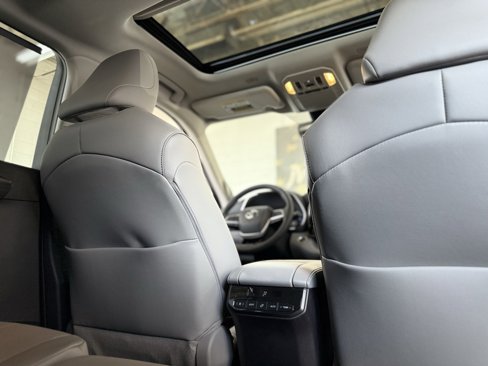 Used 2024 Toyota Highlander Limited image 58