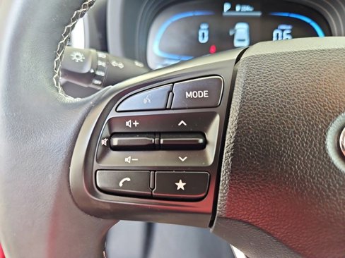 Used 2024 Hyundai Venue SEL image 11