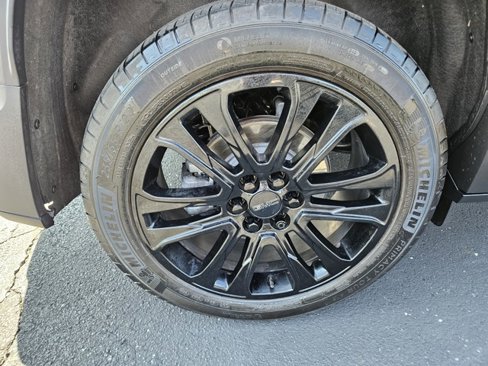 Certified 2023 GMC Acadia SLE w/ Driver Convenience Package image 26