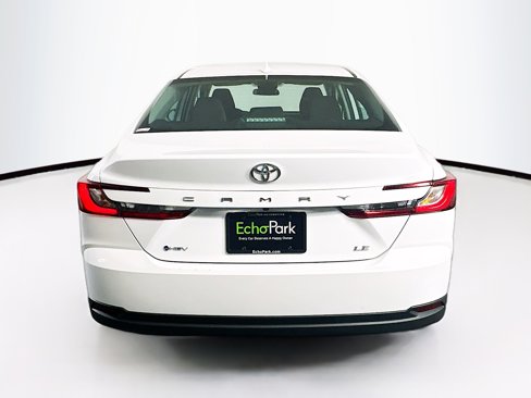 Used 2025 Toyota Camry LE image 7