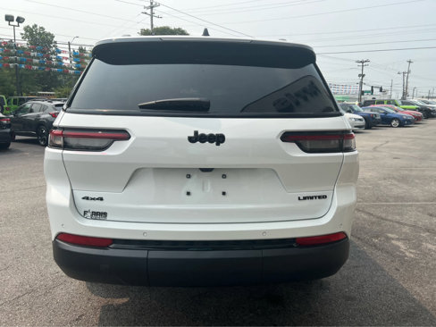 New 2025 Jeep Grand Cherokee L Limited w/ Black Appearance Package image 9