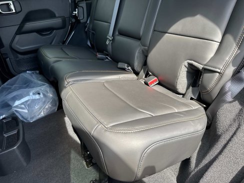 New 2025 Jeep Wrangler Unlimited Rubicon 392 image 15