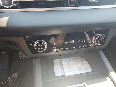 New 2025 Mitsubishi Outlander SE image 30