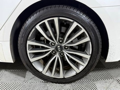 Used 2018 Kia Stinger Premium image 14