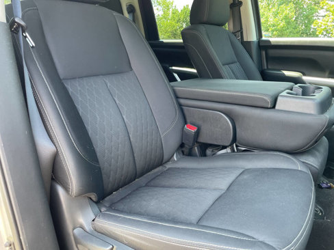 Used 2017 Nissan Titan SV image 27