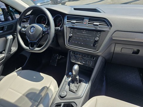 Used 2020 Volkswagen Tiguan SE w/ Panoramic Sunroof Package image 13