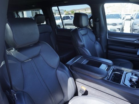 Used 2023 Jeep Wagoneer L Series II image 23