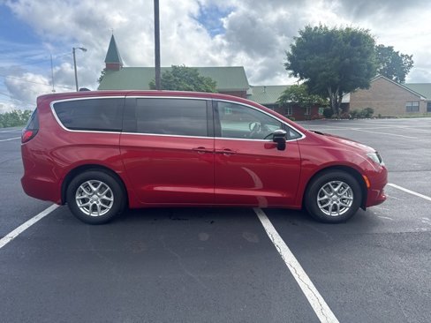 New 2025 Chrysler Voyager LX image 8