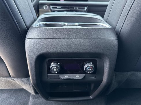 New 2026 Chevrolet Traverse LT image 13
