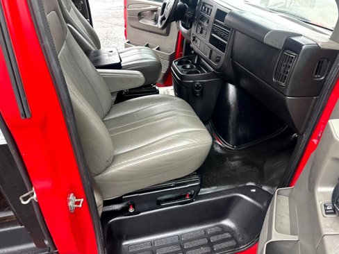 Used 2015 Chevrolet Express 2500 image 37