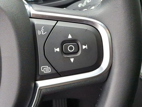 Used 2019 Volvo XC60 T5 Momentum w/ Multimedia Package image 24