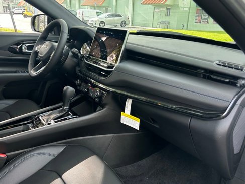 New 2025 Jeep Compass Limited w/ Sun and Sound Group image 33
