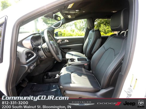 New 2025 Chrysler Voyager LX image 10