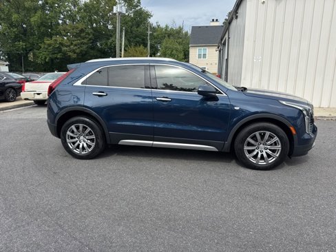 Used 2019 Cadillac XT4 Premium Luxury image 2