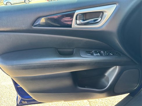 Used 2019 Nissan Pathfinder SV image 21