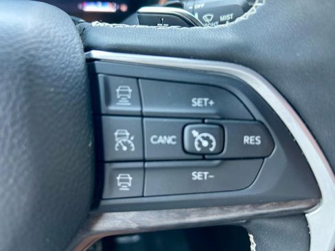 Used 2024 Jeep Grand Cherokee Limited image 23
