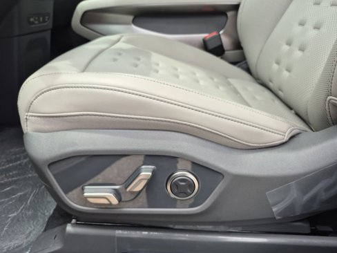 New 2026 Kia EV9 Wind image 13