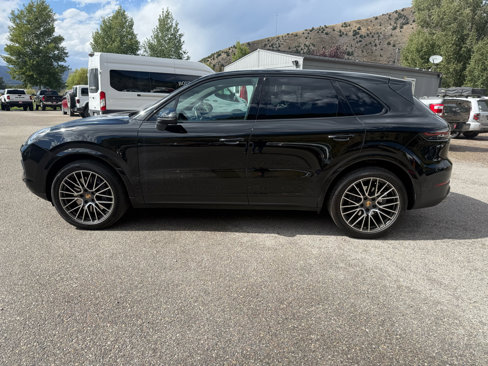 Used 2023 Porsche Cayenne image 2