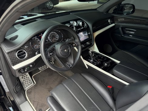 Used 2020 Bentley Bentayga Design Series image 2
