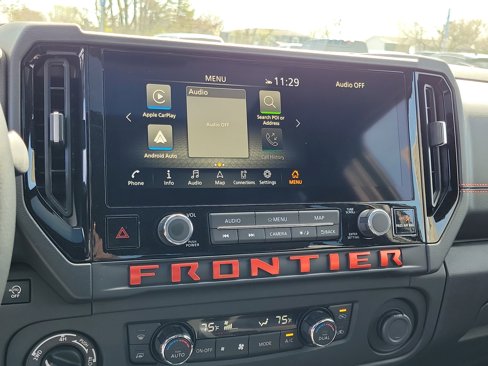 Used 2025 Nissan Frontier PRO-4X image 26