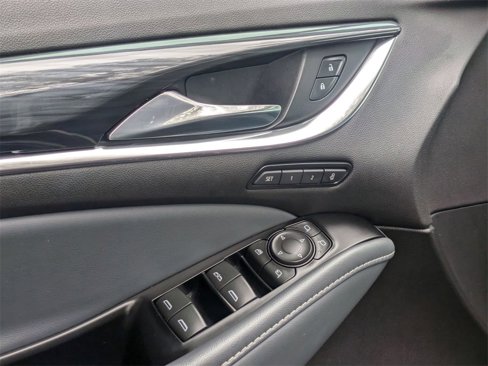 Used 2024 Buick Enclave Premium image 13