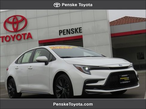 Certified 2025 Toyota Corolla SE image 1